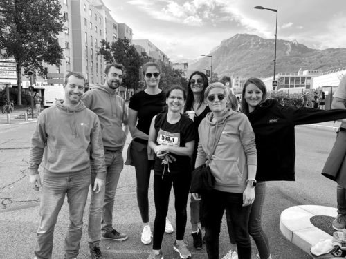Groupe de personnes heureuses